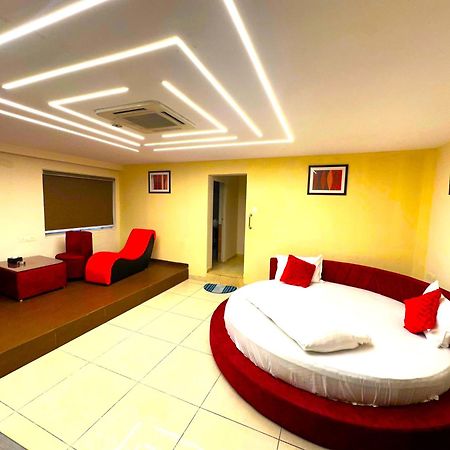 Aundh Elite Stay Pune Exteriör bild