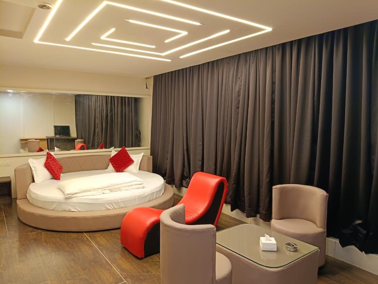 Aundh Elite Stay Pune Exteriör bild