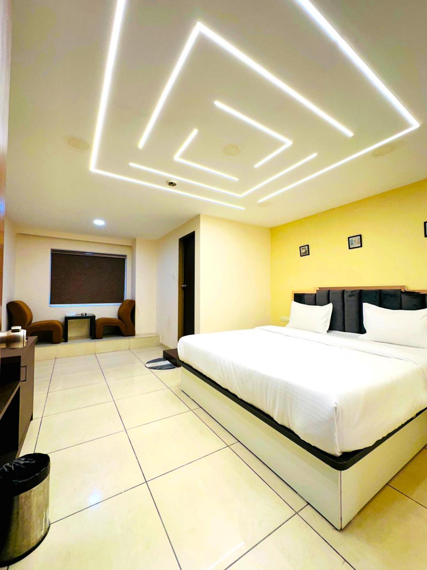 Aundh Elite Stay Pune Exteriör bild