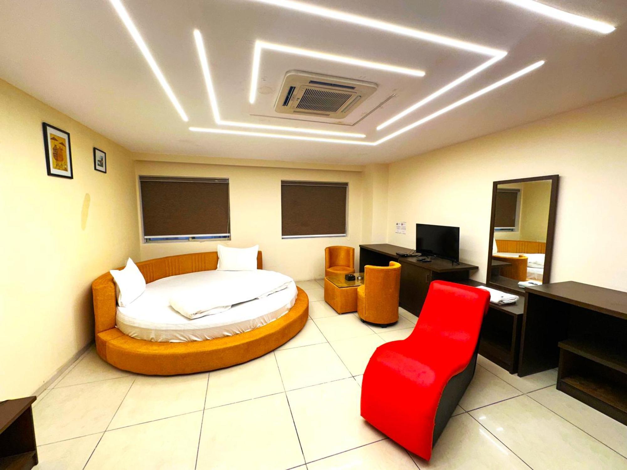 Aundh Elite Stay Pune Exteriör bild